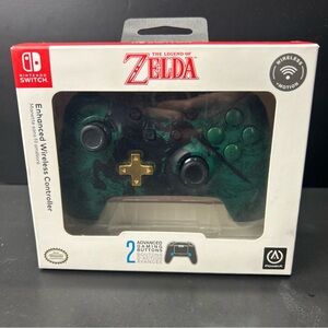 Nintendo Zelda Wireless Controller - Green and Gold